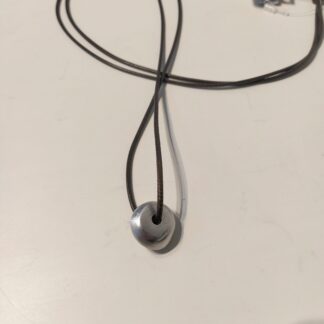 colar com pingente redondo